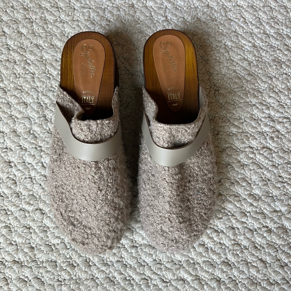 Seychelles Gray Textured Mules